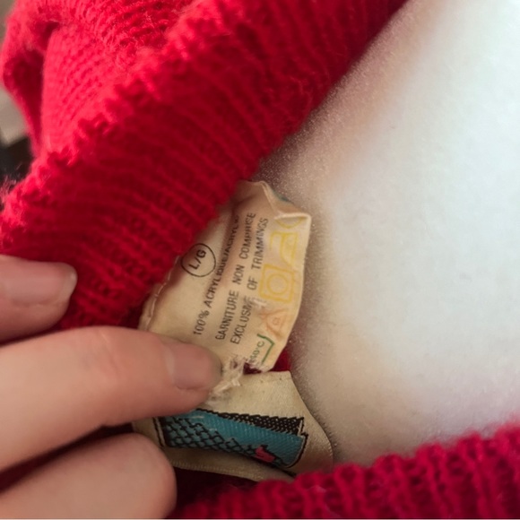 Vintage red jumper with leaf detailing - Picture 4 of 5